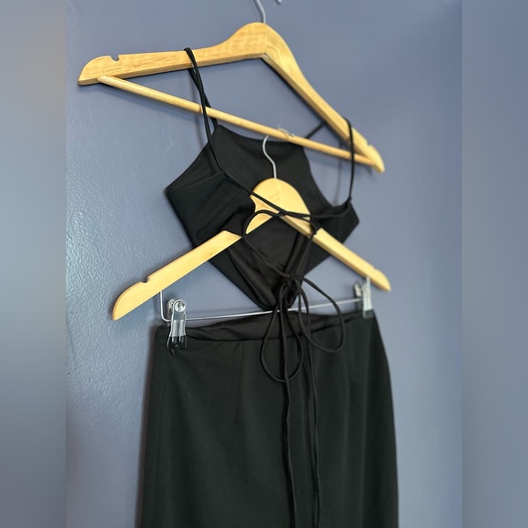 HELLO MOLLY Wide Leg Halterneck Open Back Black Jumpsuit EUC Size 6 - Picture 8 of 10